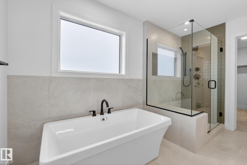 7087 Kiviaq Crescent, Edmonton, AB - Indoor Photo Showing Bathroom