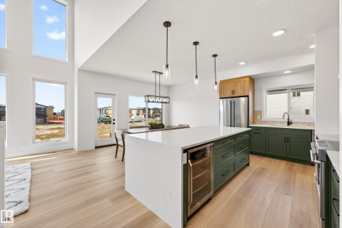 7087 Kiviaq Crescent, Edmonton, AB - Indoor Photo Showing Kitchen With Upgraded Kitchen
