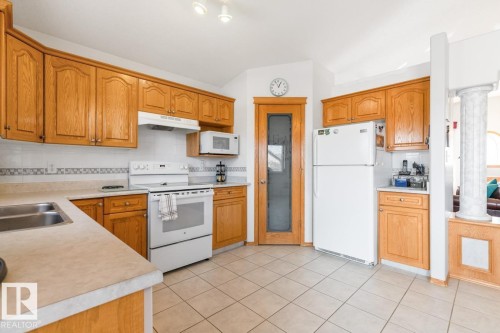 6704 164 Avenue, Edmonton, AB - Indoor Photo Showing Kitchen With Double Sink