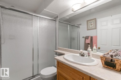 6704 164 Avenue, Edmonton, AB - Indoor Photo Showing Bathroom
