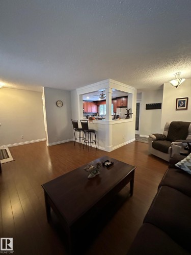 171 Willow Drive, Wetaskiwin, AB - Indoor Photo Showing Living Room