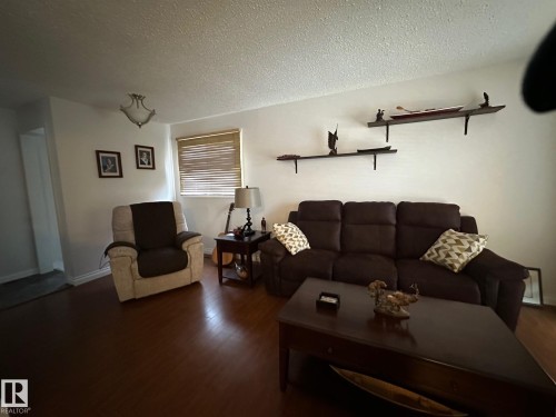 171 Willow Drive, Wetaskiwin, AB - Indoor Photo Showing Living Room