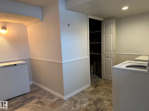 171 Willow Drive, Wetaskiwin, AB - Indoor Photo Showing Laundry Room