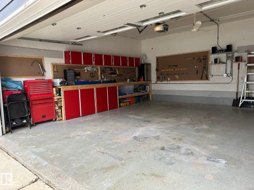 171 Willow Drive, Wetaskiwin, AB - Indoor Photo Showing Garage