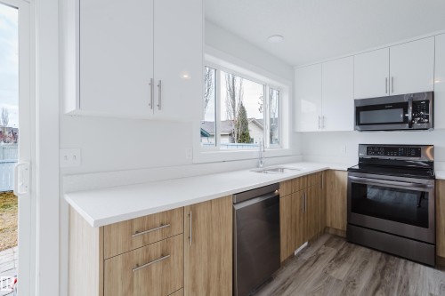 5604 202 Street, Edmonton, AB - Indoor Photo Showing Kitchen
