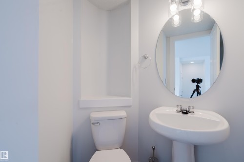 5604 202 Street, Edmonton, AB - Indoor Photo Showing Bathroom