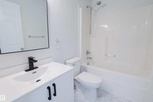 5604 202 Street, Edmonton, AB - Indoor Photo Showing Bathroom