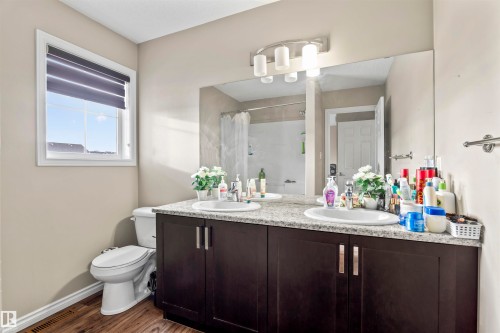 2526 19A Avenue Nw, Edmonton, AB - Indoor Photo Showing Bathroom