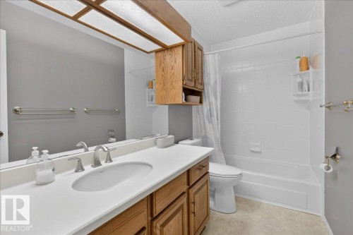 17715 57 Avenue, Edmonton, AB - Indoor Photo Showing Bathroom