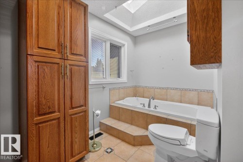17715 57 Avenue, Edmonton, AB - Indoor Photo Showing Bathroom