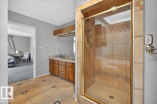17715 57 Avenue, Edmonton, AB - Indoor Photo Showing Bathroom