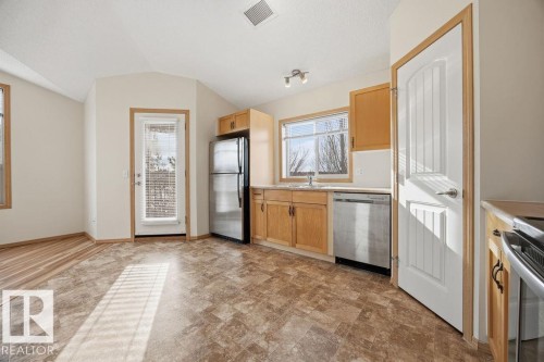 67 604 62 Street, Edmonton, AB - Indoor Photo Showing Kitchen