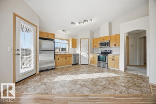 67 604 62 Street, Edmonton, AB - Indoor Photo Showing Kitchen