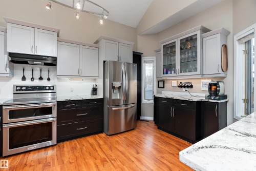 873 Ryan Pl, Edmonton, AB - Indoor Photo Showing Kitchen