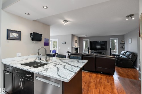 873 Ryan Pl, Edmonton, AB - Indoor