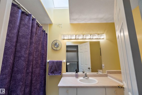 873 Ryan Pl, Edmonton, AB - Indoor Photo Showing Bathroom