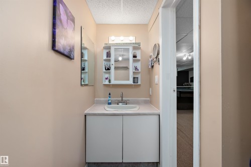 873 Ryan Pl, Edmonton, AB - Indoor Photo Showing Bathroom