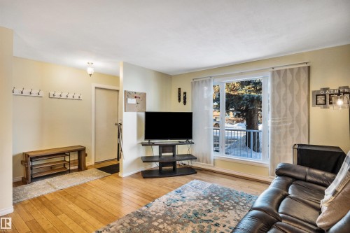 4612 10A Avenue, Edmonton, AB - Indoor Photo Showing Living Room