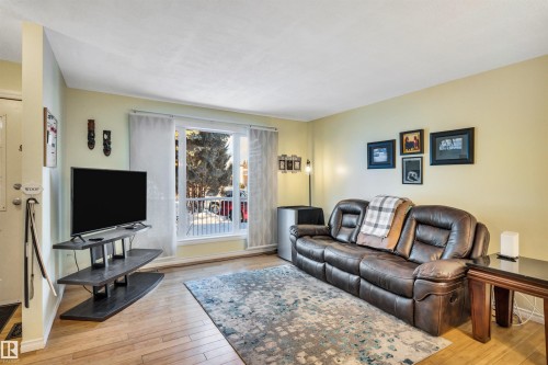 4612 10A Avenue, Edmonton, AB - Indoor Photo Showing Living Room