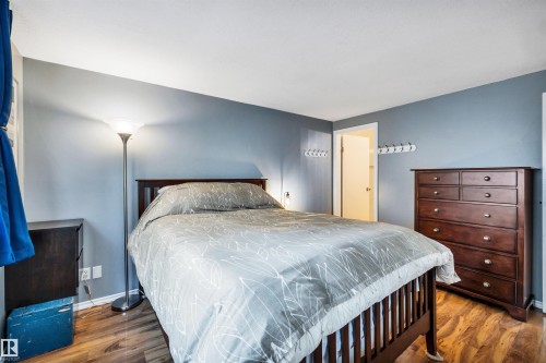 4612 10A Avenue, Edmonton, AB - Indoor Photo Showing Bedroom
