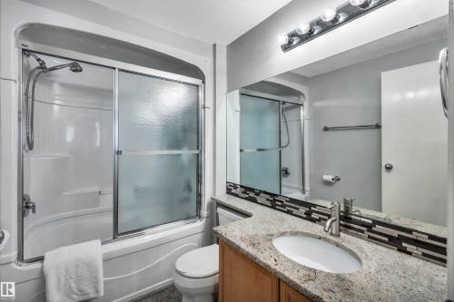 4612 10A Avenue, Edmonton, AB - Indoor Photo Showing Bathroom