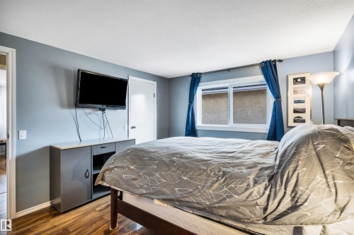 4612 10A Avenue, Edmonton, AB - Indoor Photo Showing Bedroom