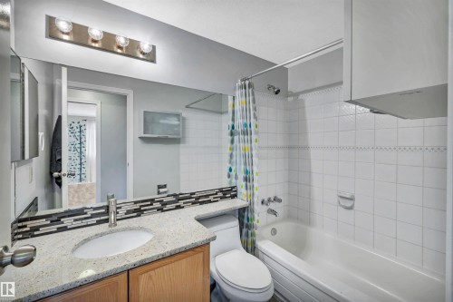 4612 10A Avenue, Edmonton, AB - Indoor Photo Showing Bathroom