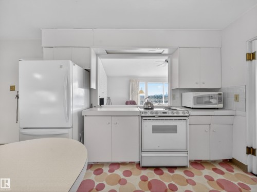 3642 Ada Boulevard, Edmonton, AB - Indoor Photo Showing Kitchen