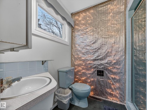 3642 Ada Boulevard, Edmonton, AB - Indoor Photo Showing Bathroom