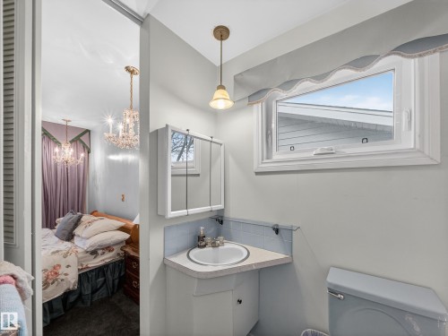 3642 Ada Boulevard, Edmonton, AB - Indoor Photo Showing Bathroom