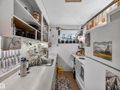 3642 Ada Boulevard, Edmonton, AB - Indoor Photo Showing Kitchen