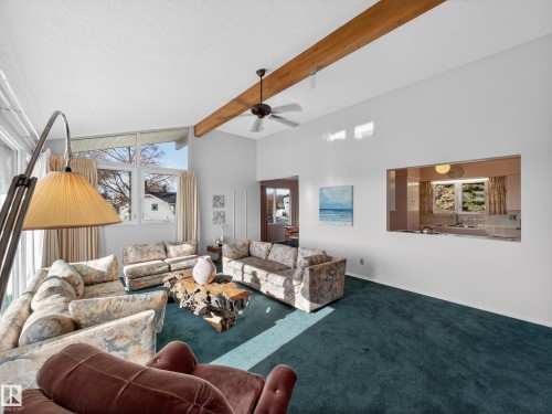 3642 Ada Boulevard, Edmonton, AB - Indoor Photo Showing Living Room