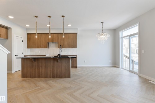 19 Cobblestone Gate, Spruce Grove, AB - Indoor Photo Showing Kitchen