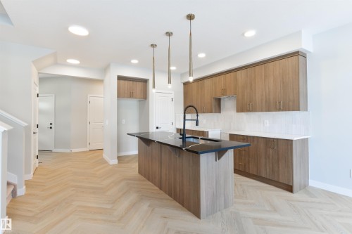 19 Cobblestone Gate, Spruce Grove, AB - Indoor Photo Showing Kitchen