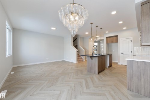 19 Cobblestone Gate, Spruce Grove, AB - Indoor Photo Showing Kitchen With Upgraded Kitchen