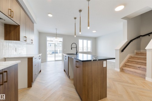 19 Cobblestone Gate, Spruce Grove, AB - Indoor Photo Showing Kitchen