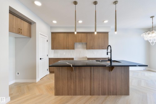 19 Cobblestone Gate, Spruce Grove, AB - Indoor Photo Showing Kitchen