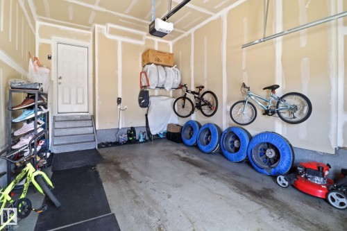 812 176 Street, Edmonton, AB - Indoor Photo Showing Garage