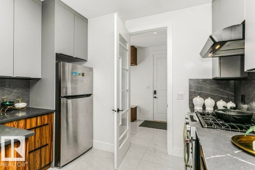 2942 Kostash Drive, Edmonton, AB - Indoor Photo Showing Kitchen