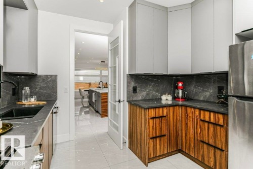 2942 Kostash Drive, Edmonton, AB - Indoor Photo Showing Kitchen