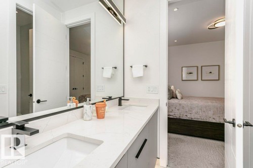 2942 Kostash Drive, Edmonton, AB - Indoor Photo Showing Bathroom