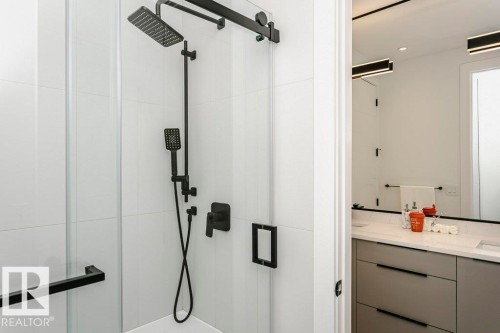 2942 Kostash Drive, Edmonton, AB - Indoor Photo Showing Bathroom