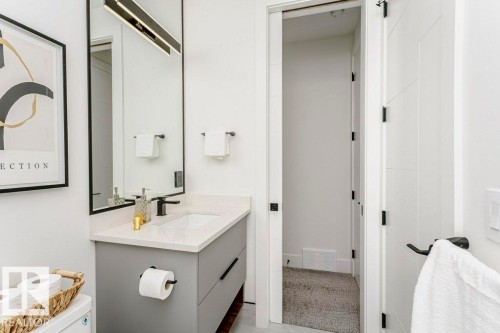 2942 Kostash Drive, Edmonton, AB - Indoor Photo Showing Bathroom