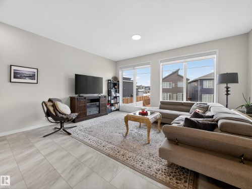 451 39 Street, Edmonton, AB - Indoor Photo Showing Living Room