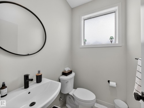 451 39 Street, Edmonton, AB - Indoor Photo Showing Bathroom
