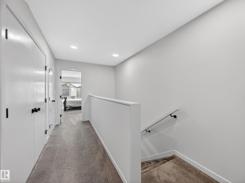 451 39 Street, Edmonton, AB - Indoor Photo Showing Other Room