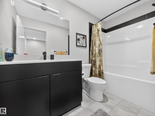 451 39 Street, Edmonton, AB - Indoor Photo Showing Bathroom