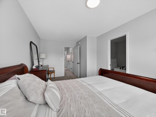 451 39 Street, Edmonton, AB - Indoor Photo Showing Bedroom
