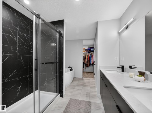 451 39 Street, Edmonton, AB - Indoor Photo Showing Bathroom