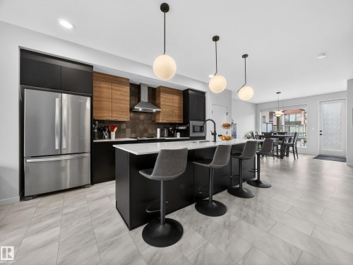 451 39 Street, Edmonton, AB - Indoor Photo Showing Kitchen With Upgraded Kitchen